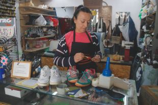El Ripollès ja només compta amb una sola botiga de reparació de calçat per manca de relleu