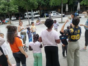 Salt impulsa un projecte comunitari a la plaça Llibertat per fomentar els bons usos de l'espai públic