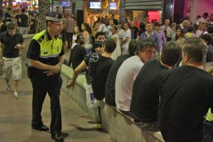 Sis detinguts i 42 identificats en un nou operatiu policial a la zona d'oci nocturn de Lloret de Mar 