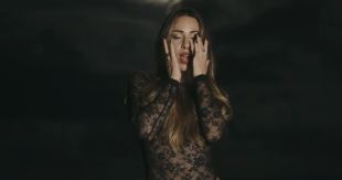 La gironina Laura West publica ‘Lluna’, el primer avançament del seu nou disc