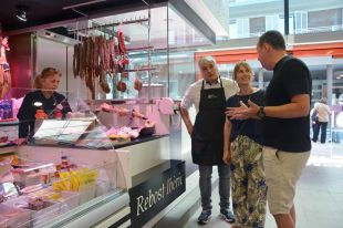 El mercat d'Olot convertirà les minves de les parades en salses i brous que posaran a la venda