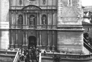 Olot recuperarà els sants de la façana de Sant Esteve destrossats en la Guerra Civil