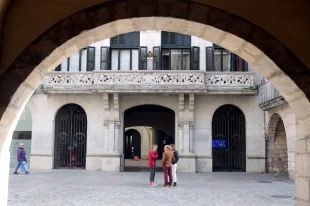 Girona prorroga el contracte de llum amb Endesa i Iberdrola mentre busca alternatives