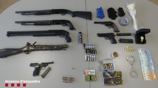 Un detingut per un robatori violent a Figueres i acumular mitja dotzena d'armes de foc