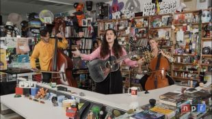 Sílvia Pérez Cruz actua als prestigiosos 'Tiny Desk Concerts' de l'emissora NPR