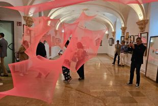 L'espai Thyssen de Sant Feliu de Guíxols proposa un diàleg digital entre escultures i pintures