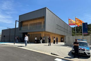 Elena inaugura la comissaria dels Mossos a la Jonquera que alliberarà a la de Figueres
