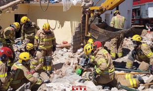 Alliberen l'operari atrapat sota la runa d'un mur que s'ha esfondrat a Caldes de Malavella