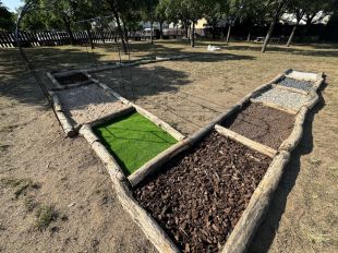 Vilablareix estrena un nou camí sensorial a la llar d’infants La Farigola