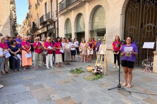 Protesta contra la violència de gènere en el primer aniversari del feminicidi de la Carla a Girona