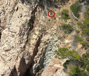 Rescaten a Tossa una dona que ha quedat penjada d'uns 20 metres en un penya-segat
