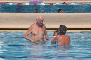 Girona obre les piscines del GEiEG a persones grans i amb discapacitat per l'onada de calor