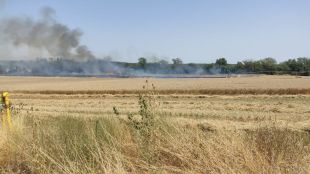 Un tractor s'incendia en un camp a Caldes de Malavella i crema 3,7 hectàrees