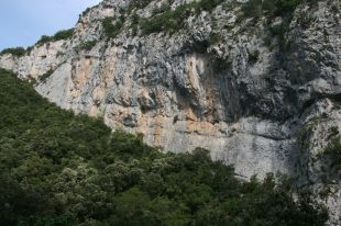 Evacuen un escalador ferit a Sadernes que ha caigut mentre feia ràpel 