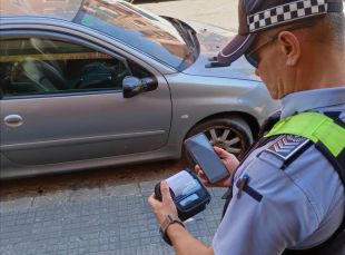 La Policia Municipal de Girona ja disposa d'impressores mòbils per a posar multes