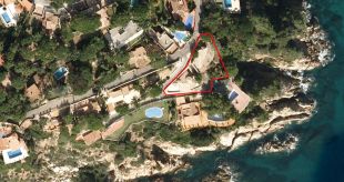 Vuit veïns evacuats per una fuita en una finca de Lloret de Mar 