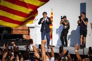 Tres mossos detinguts i Puigdemont denuncia una ''cacera de bruixes''