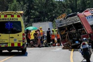 Sis Bombers ferits, un d'ells greu, en un accident a Vidreres camí d'apagar un foc a Arbúcies
