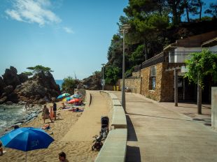 Lloret reobre el passeig marítim de Fenals després d'arranjar els desperfectes del temporal