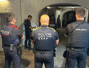 Un dispositiu policial a la zona d'oci nocturn d'Empuriabrava acaba amb quatre detinguts