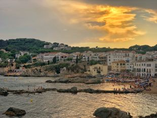 Mor un home de 67 anys a la platja del Port Bo de Palafrugell