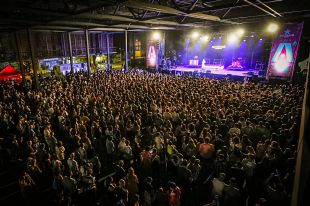 La Fúmiga, Julieta i Eloi Duran inauguren l'Acústica de Figueres