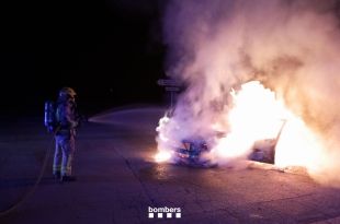 Un incendi de matinada crema un vehicle a Bellcaire d'Empordà