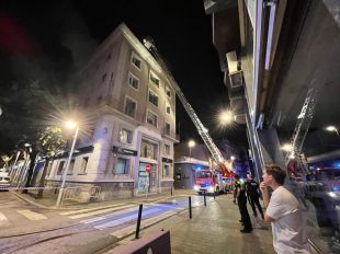 Un incendi crema en una terrassa d'un pis de Figueres