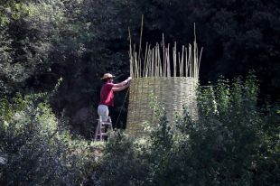 El festival Art&Gavarres explora llegendes i creences amb setze muntatges