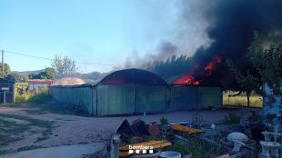 Un incendi crema un hivernacle a Blanes