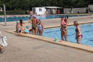 Avancen el tancament de les piscines exteriors del GEiEG per una plaga de mosquit tigre