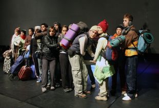 Àlex Rigola aprofundeix sobre la Guerra Civil en un laboratori d'investigació teatral a Salt 