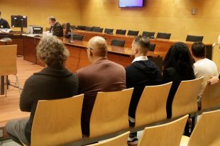 El fiscal manté la petició de fins a 12 anys i 9 mesos per als mossos de Santa Coloma per tràfic de drogues