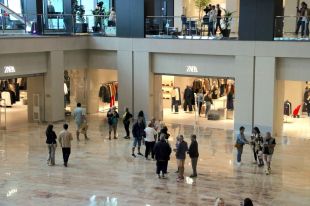 Inaugura l'ampliació del Gran Jonquera amb un 75% de botigues obertes