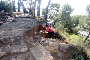 Troben les restes d'una torre i dibuixen com era la façana de la vil·la romana del Collet al segle I aC