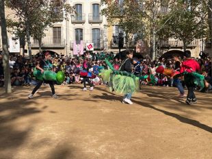 La comunitat educativa de Banyoles dona el tret de sortida de la Festa Major