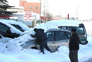 La Jonquera, sense llum i funcionant amb grups electrògens a causa de la nevada 