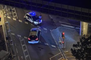 Tres detinguts a Girona per rebentar un portal al carrer Bonastruc de Porta i fugir de la policia