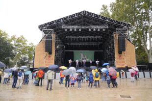 La pluja aigualeix l’arrencada de les Fires de Sant Narcís amb l’anul·lació d’alguns actes