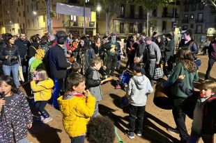 Cassolada de les AFA de Ripoll per reclamar l’extraescolar de música