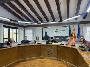 Maçanet de la Selva congela impostos i actualitza la taxa d’escombraries per al 2025