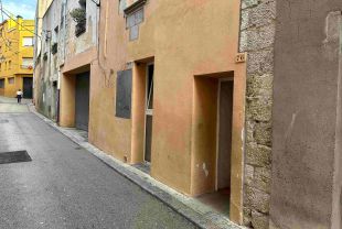 Un home apunyala un jove de 31 anys a Torroella de Montgrí i el deixa ferit greu
