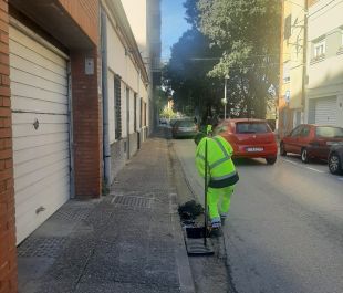 Girona retira fulles i neteja embornals davant la possibilitat de pluges intenses