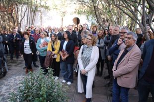 Ple en la inauguració del Clos del Pastor a l'Escala com espai expositiu de Caterina Albert
