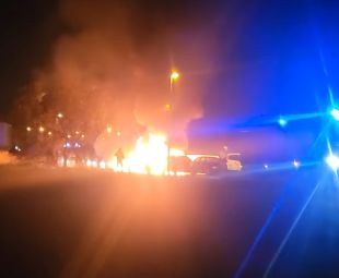 Incendis a Figueres de matinada: quatre vehicles i un pis ocupat afectats