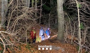 Els Bombers rescaten un grup d'excursionistes desorientats a la Vall d'en Bas