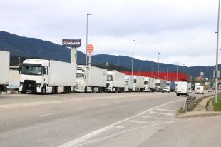 Els Mossos reobren l'AP-7 en sentit nord després del tall dels agricultors a la Catalunya Nord