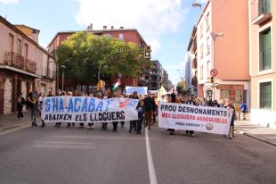 Unes 400 persones es manifesten a Girona contra les pujades del preu dels lloguers d’habitatges
