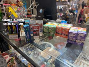 La Guàrdia Civil comissa més de 400 vapejadors il·legals a Lloret de Mar