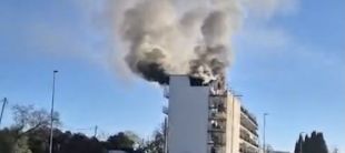 Un incendi en un sobreàtic a Calonge mobilitza cinc dotacions dels Bombers